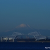 ゲートブリッジ越しの富士山