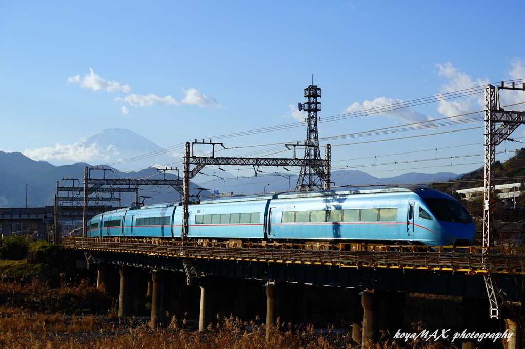 ブルーリボンと青空と富士山