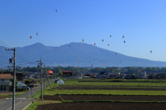 浅間山と気球