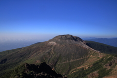 朝焼けの山