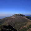 朝焼けの山