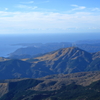 海が見える山