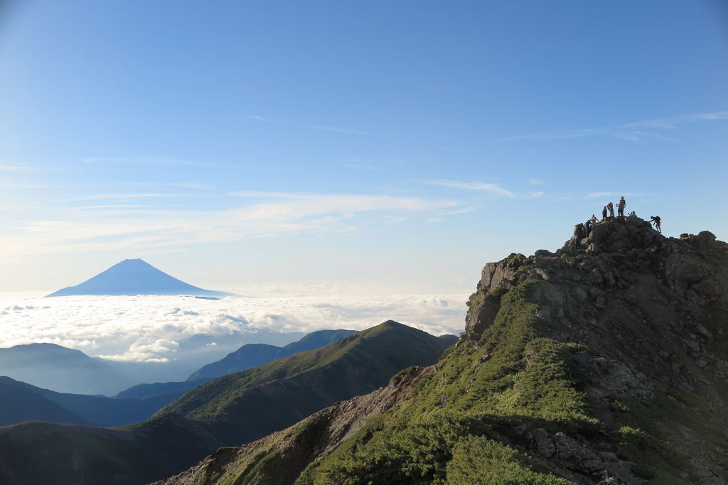 雲の上で待っていた富士山