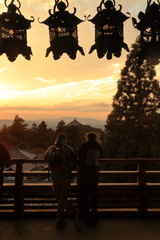 夕暮れに語らう