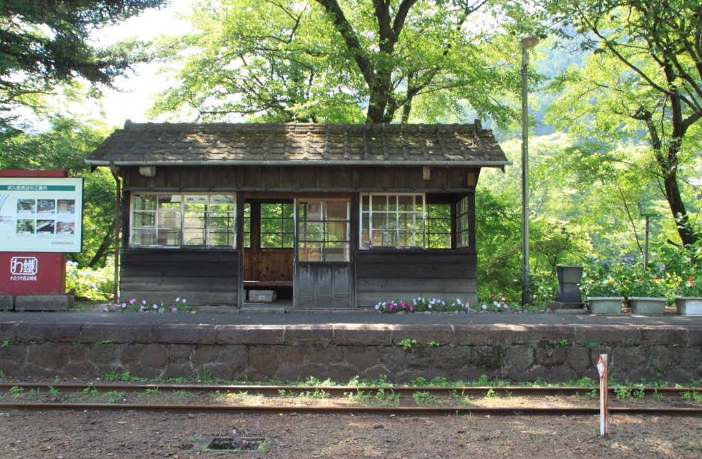 沢入駅の待合室