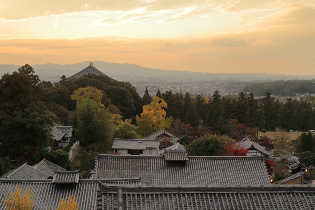 古都の夕暮れ