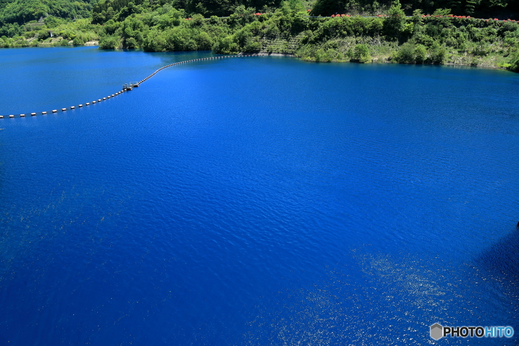 すごい青の湖