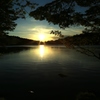 夜明けの湖畔