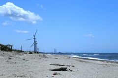 風車のある海岸