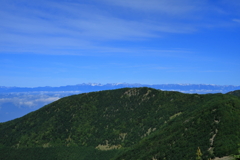 遥かに見える槍ヶ岳