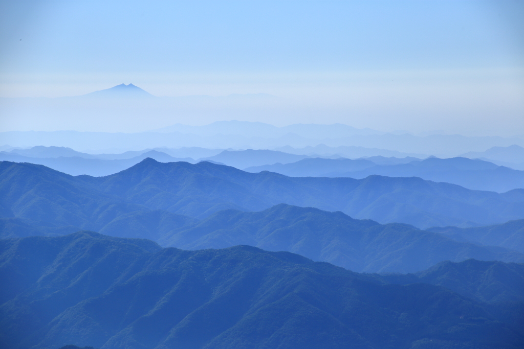 青の峰々