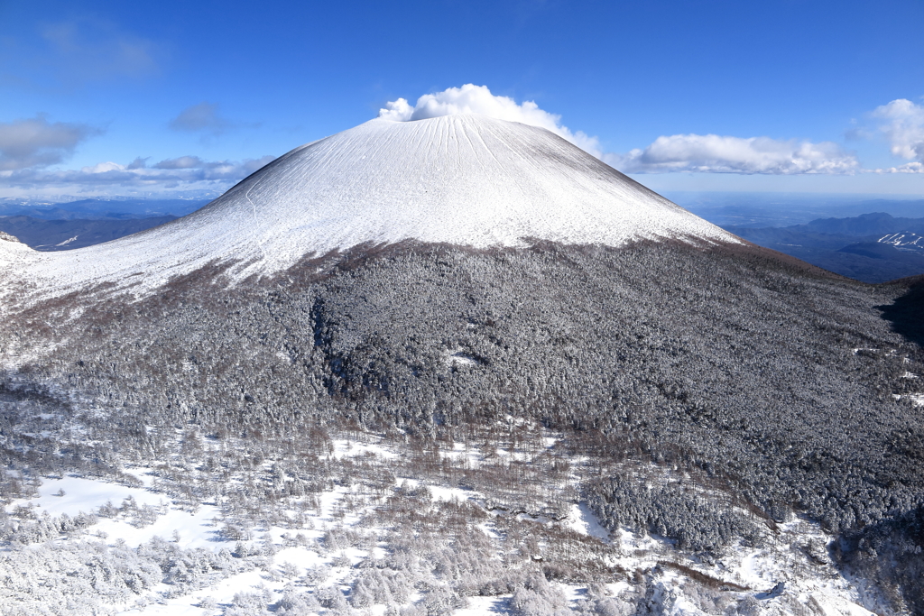 雪の浅間山