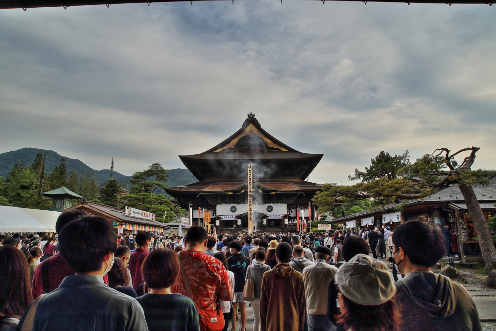 遠くとも一度は詣れ善光寺