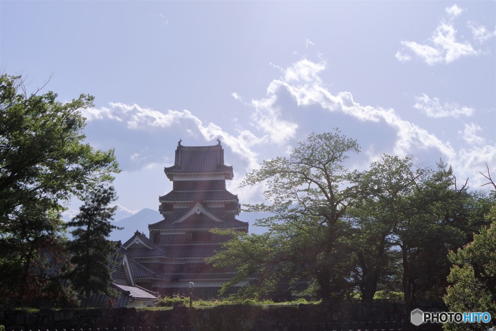 光り指す松本城