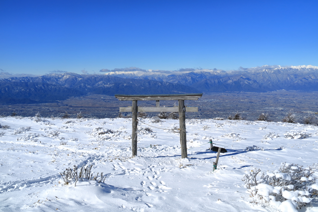 鳥居越しの北アルプス