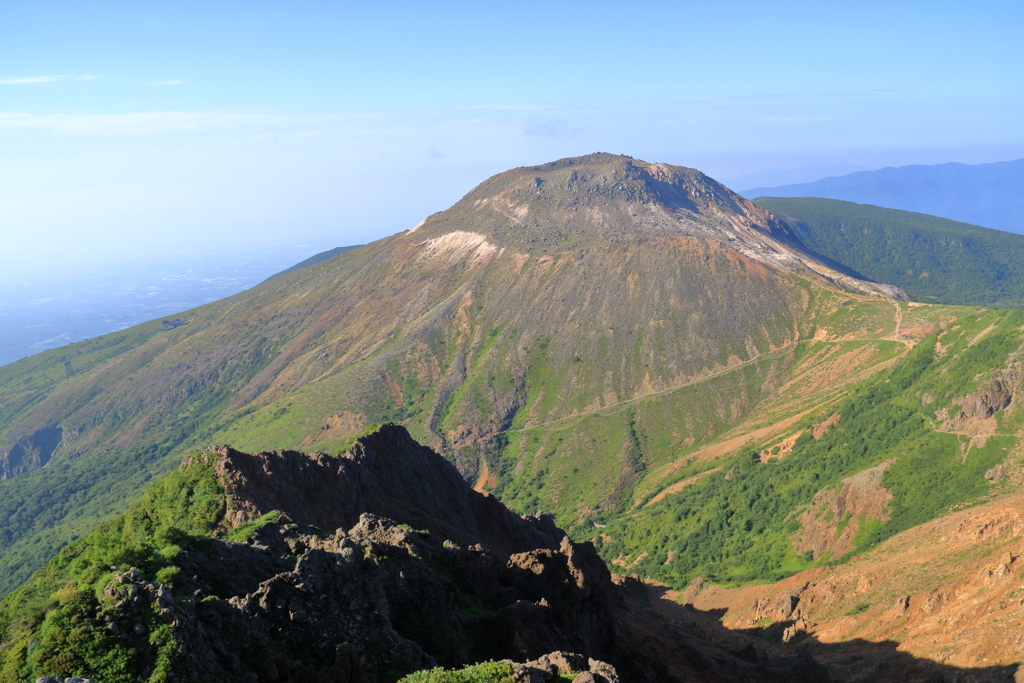 朝焼けの山