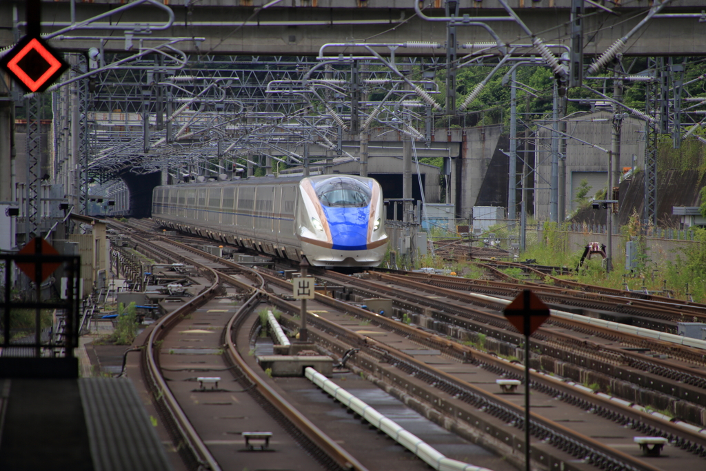 まもなく電車が通過します。