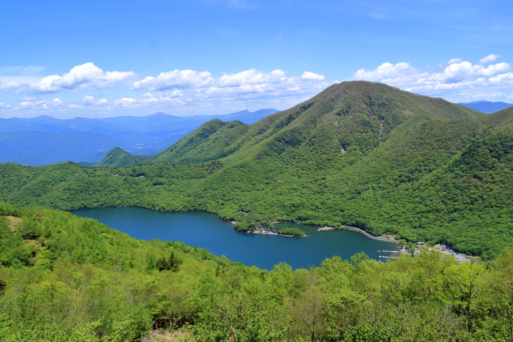 山と湖