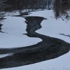 山間を流れる河