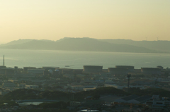 タンクのある街