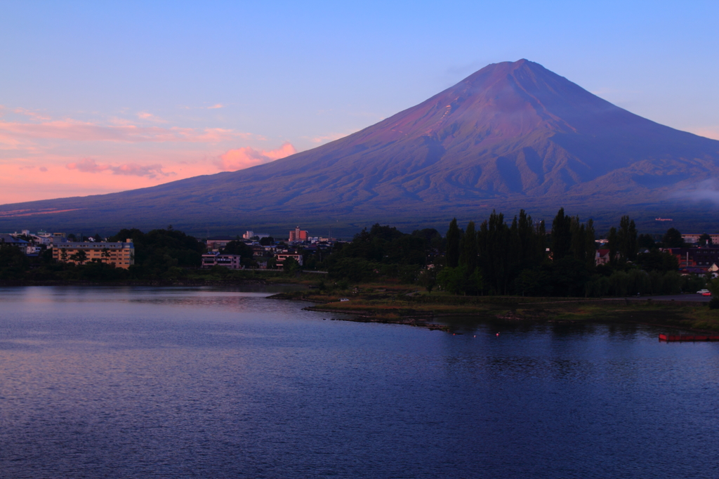 朝焼けの富士山