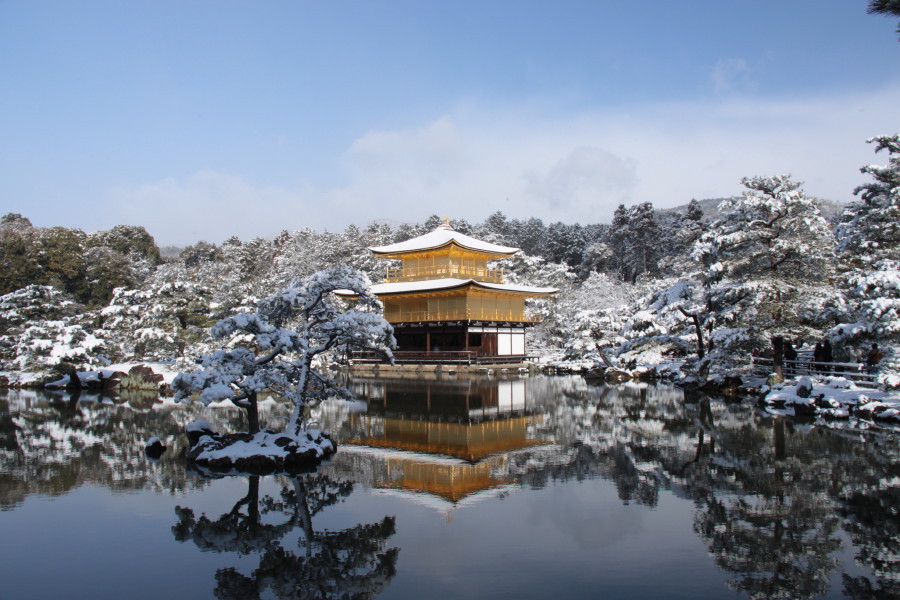雪の金閣寺