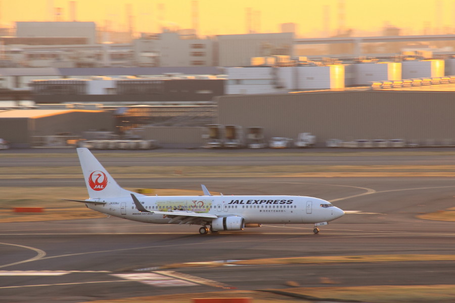 ハピネス3号機　737-800　②