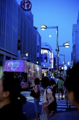新宿の月