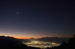 星空と諏訪の夜明け