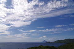 錦江湾と秋の空