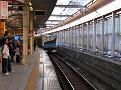 電車　桜木町駅