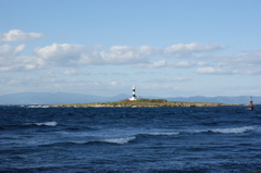 大間崎から見た弁天島