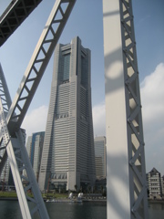 陸橋からのランドマークタワー