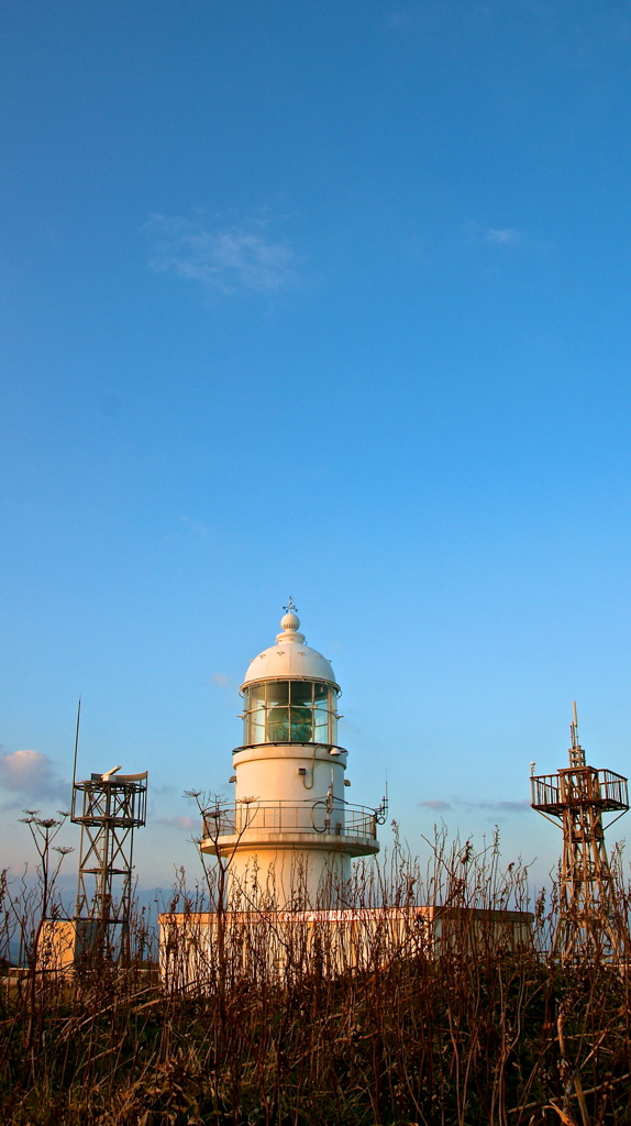 夕日に浮かぶ襟裳の灯台