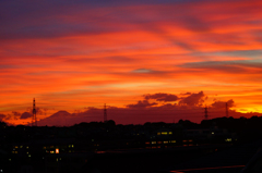 真っ赤な夕焼けと富士