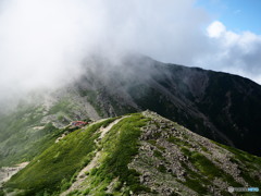 農鳥小屋を望む