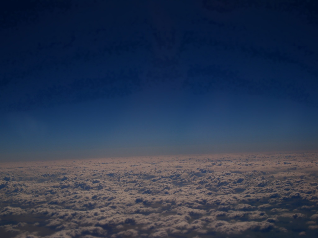 雲の上は