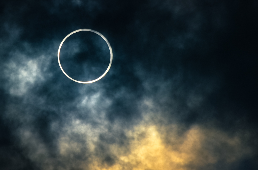 Gold ring solar eclipse II