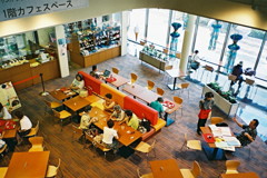 図書館のなかのカフェ。