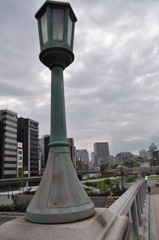 雲天にそびえる