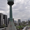 雲天にそびえる
