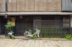 京民家と紫陽花と自転車