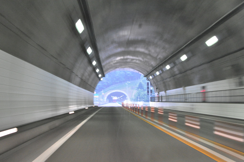 トンネル