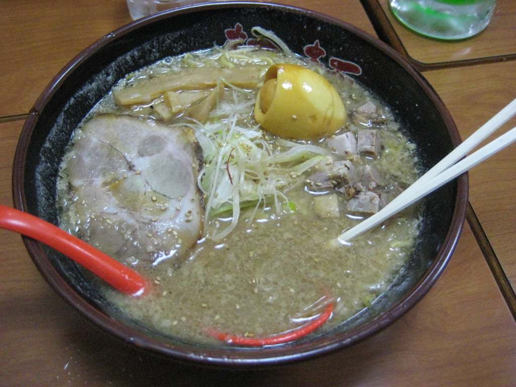 らーめんっ何でこんなにおいしいんだろうか