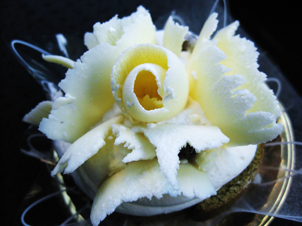 白チョコ薔薇