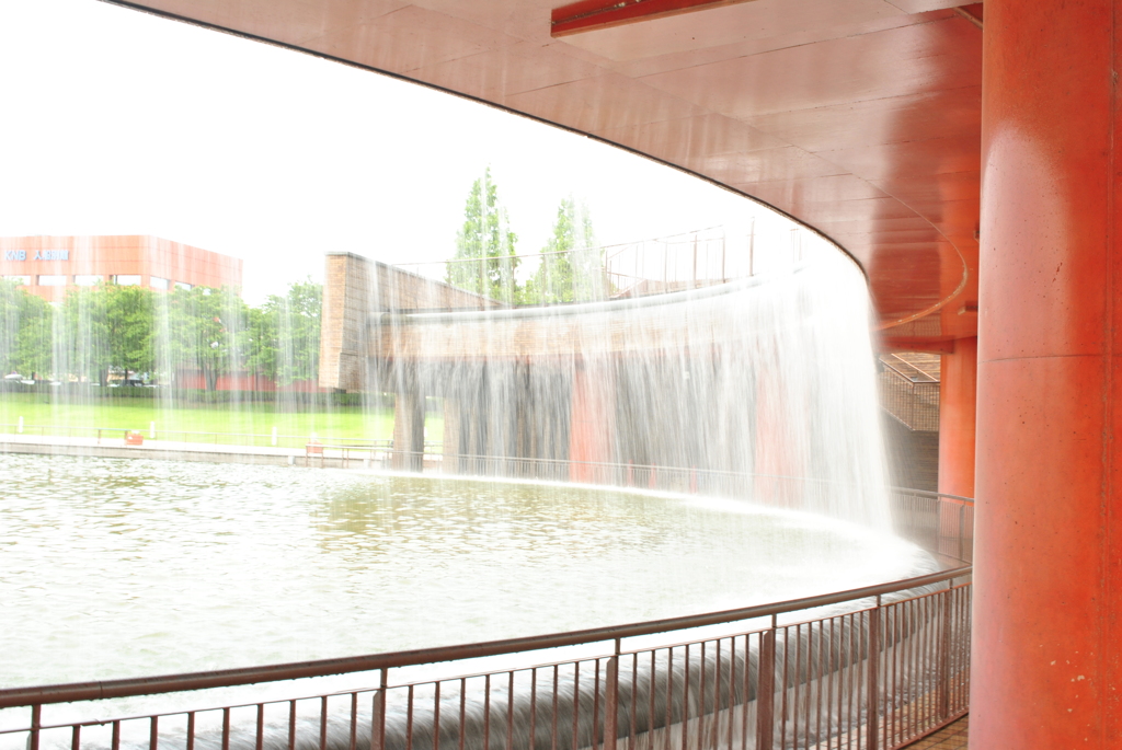 富岩運河環水公園　水のカーテン