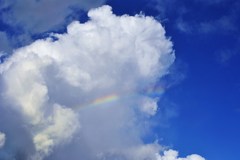 _虹を持つ入道雲