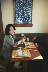 この店、おいしいね。ママ。