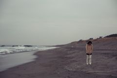 風強い海
