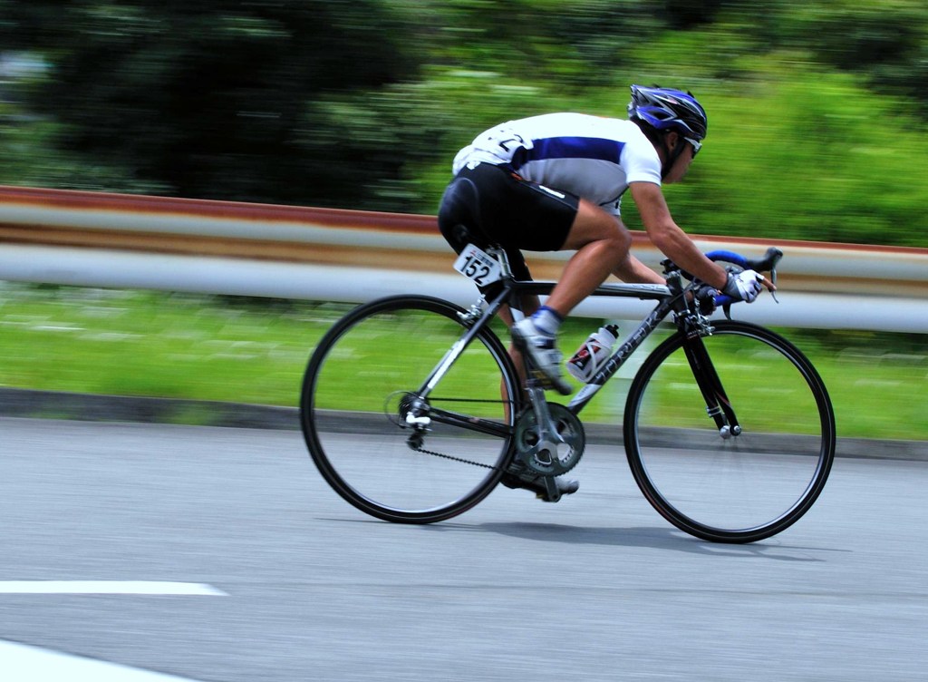 風を切り裂いて